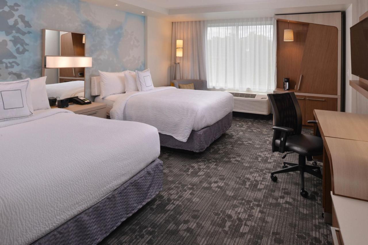 Отель Courtyard By Marriott Boston Littleton Экстерьер фото