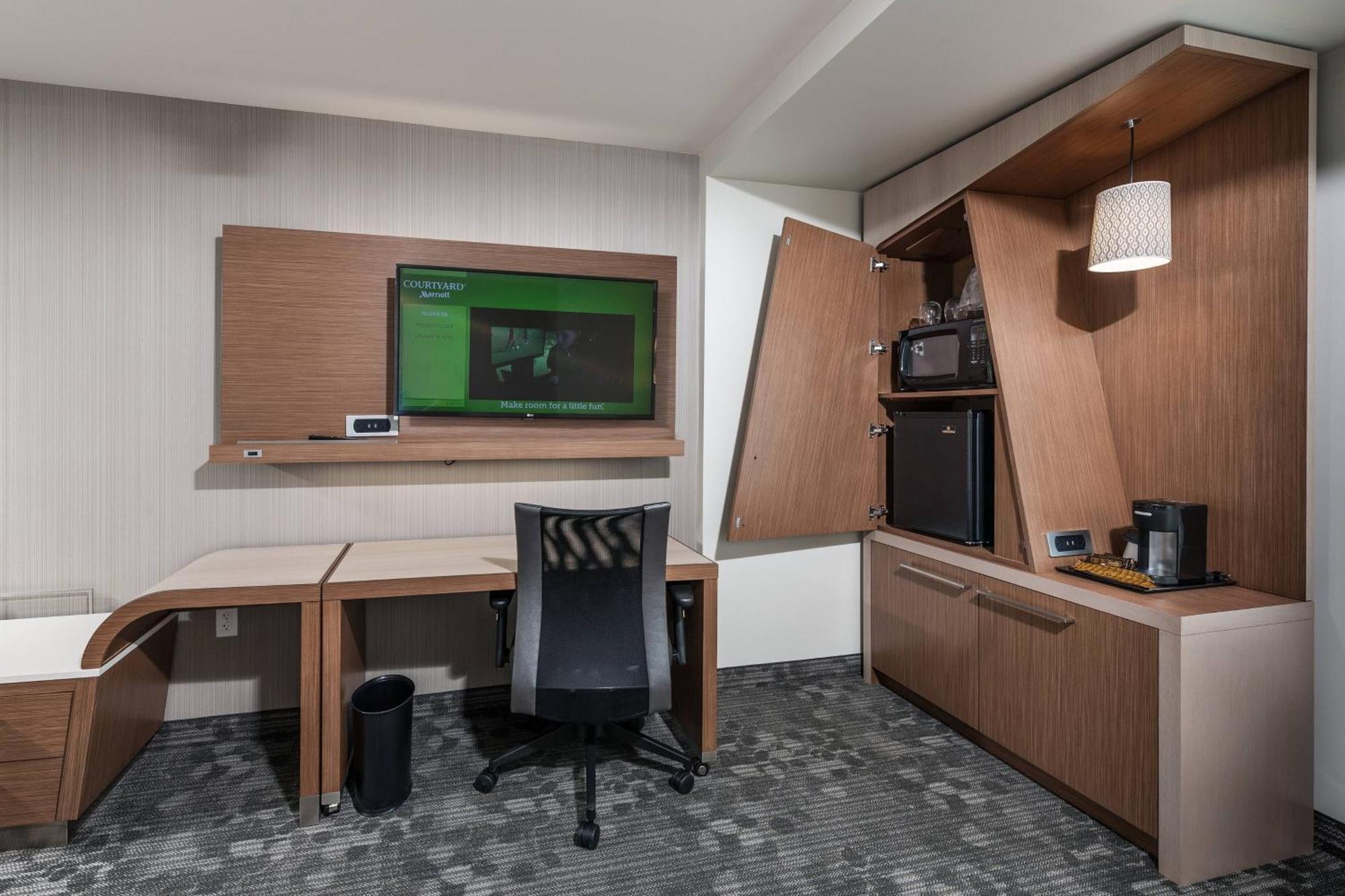 Отель Courtyard By Marriott Boston Littleton Экстерьер фото
