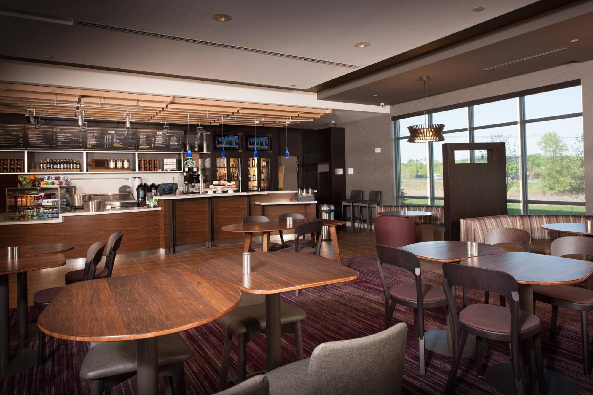 Отель Courtyard By Marriott Boston Littleton Экстерьер фото