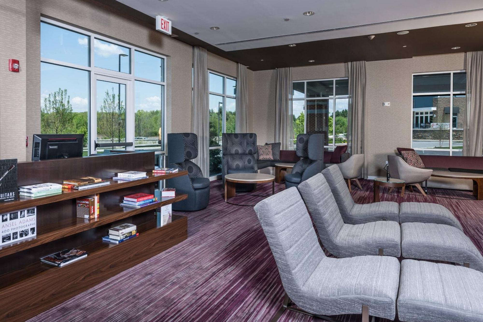 Отель Courtyard By Marriott Boston Littleton Экстерьер фото