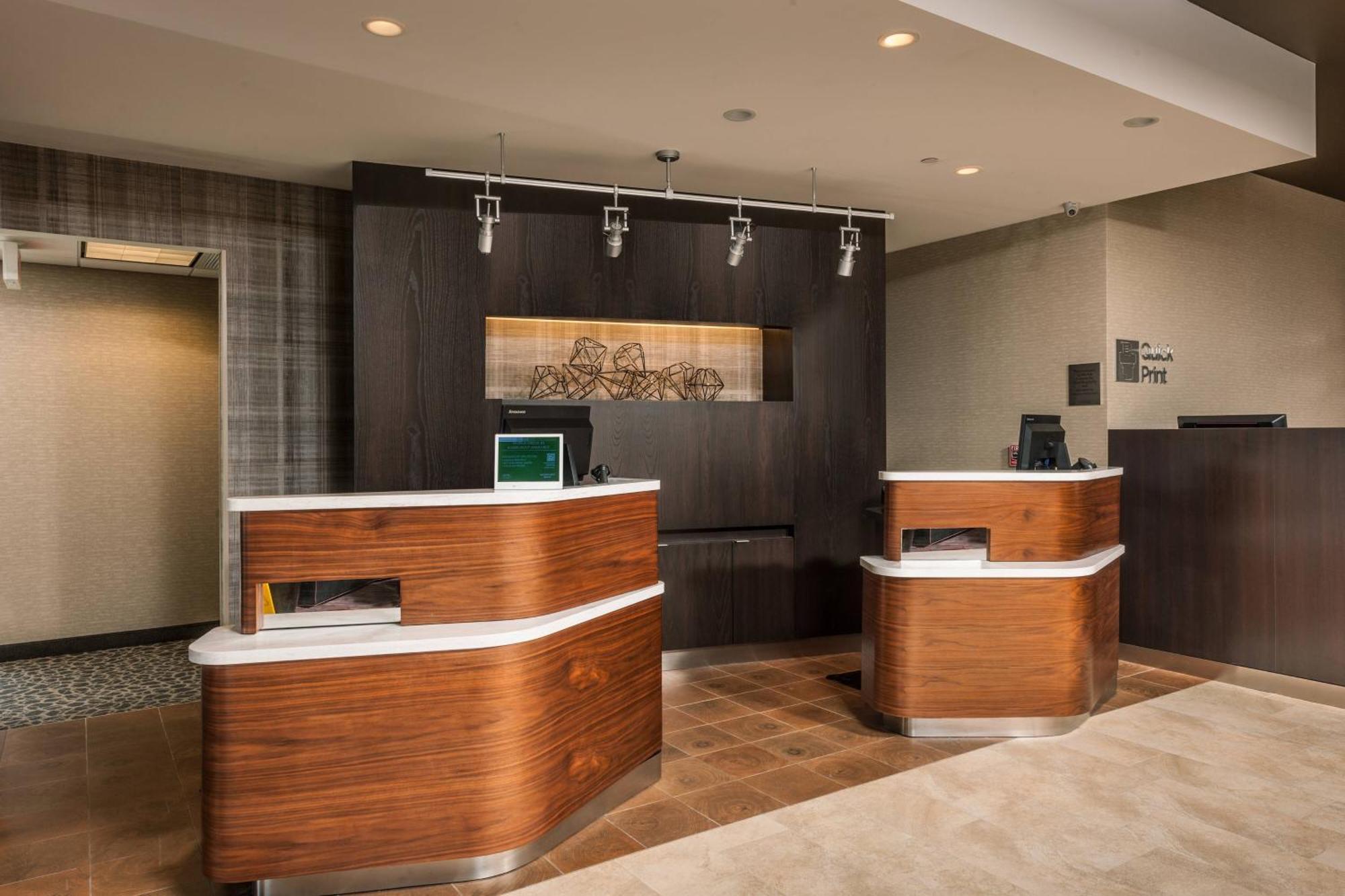 Отель Courtyard By Marriott Boston Littleton Экстерьер фото