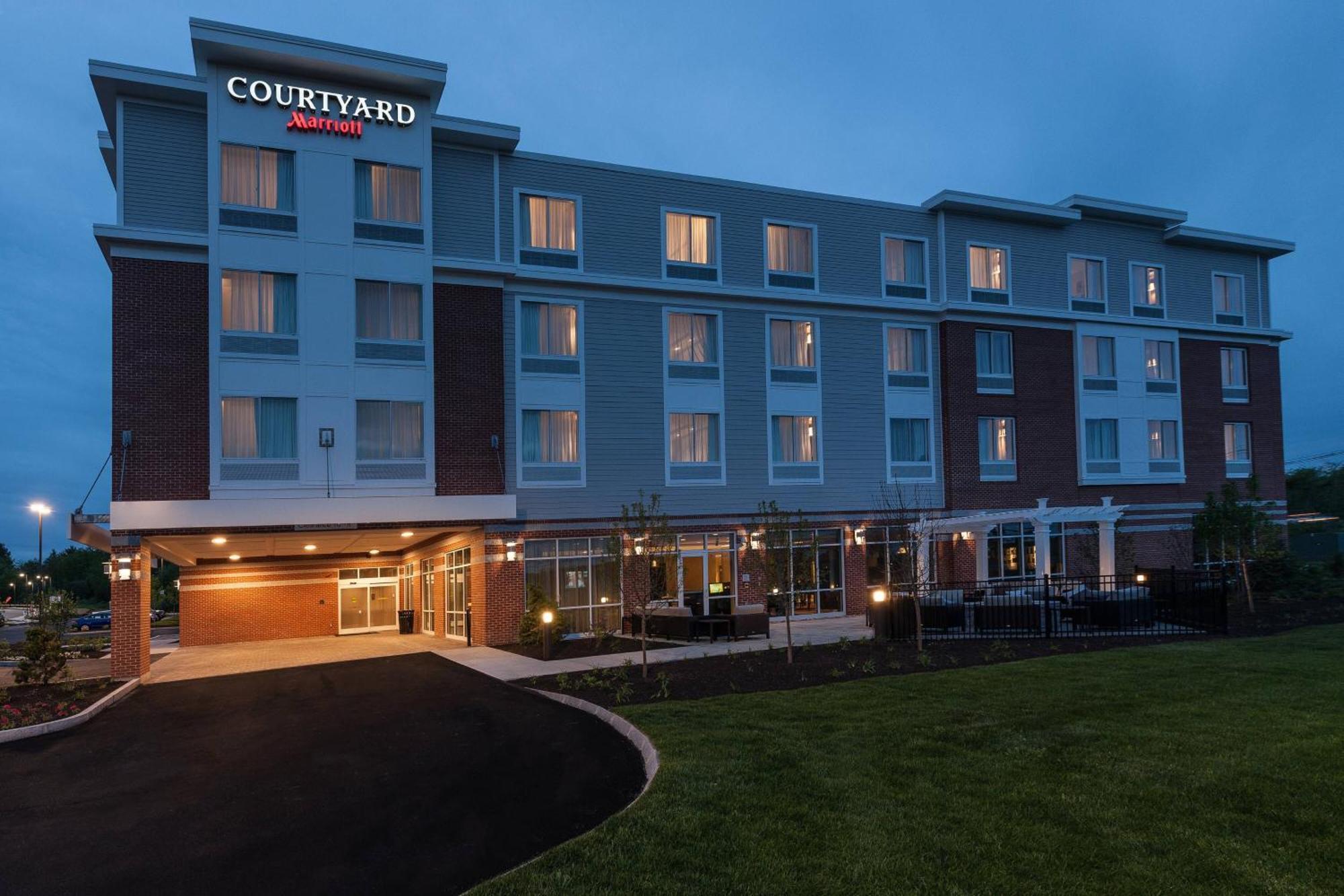 Отель Courtyard By Marriott Boston Littleton Экстерьер фото