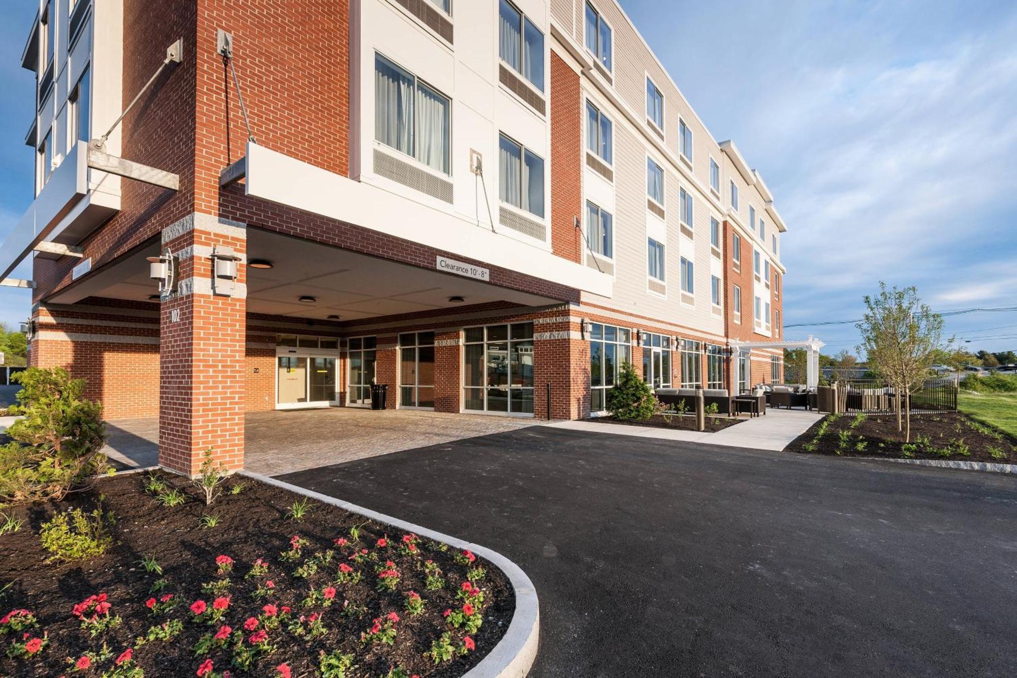 Отель Courtyard By Marriott Boston Littleton Экстерьер фото