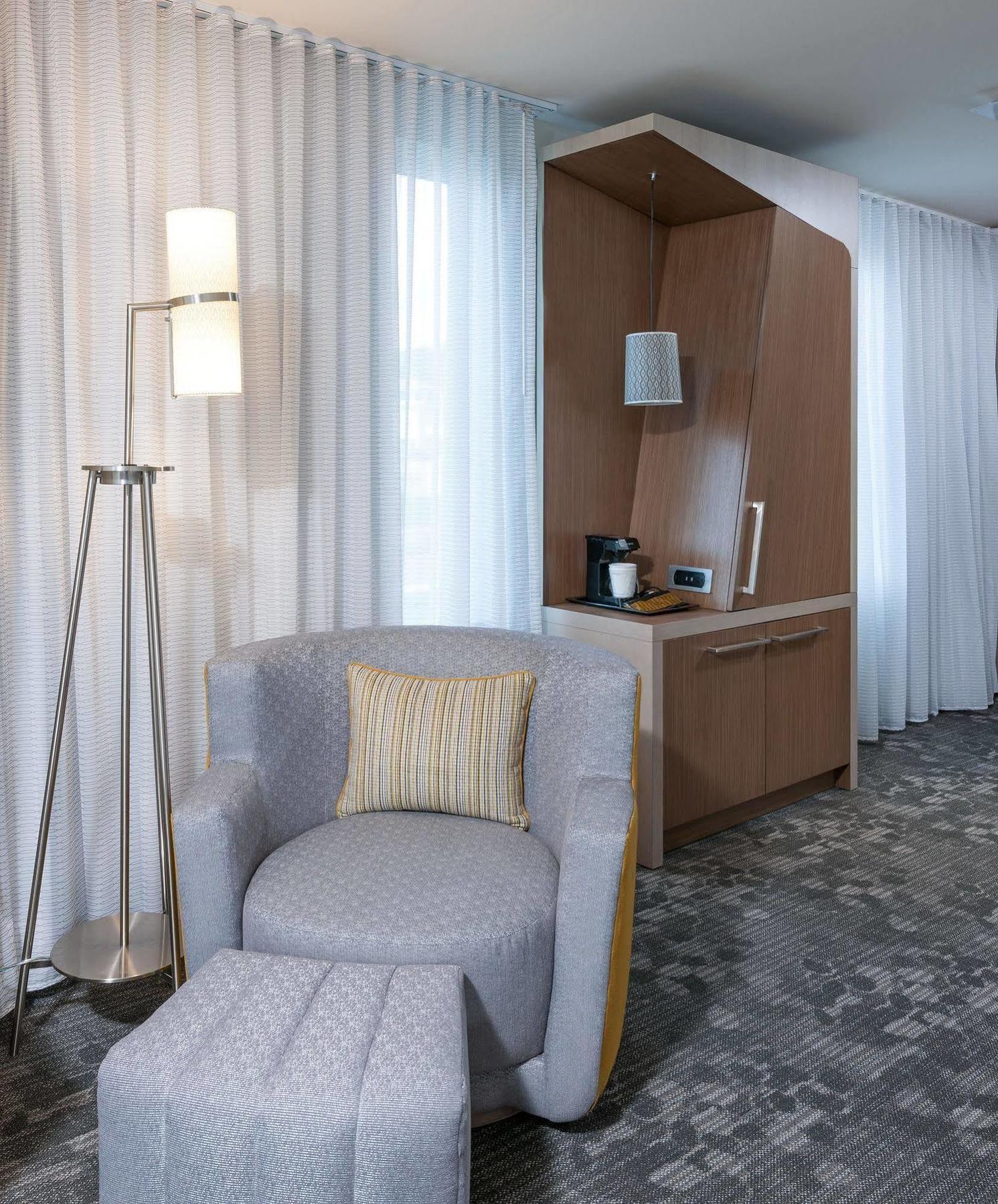 Отель Courtyard By Marriott Boston Littleton Экстерьер фото