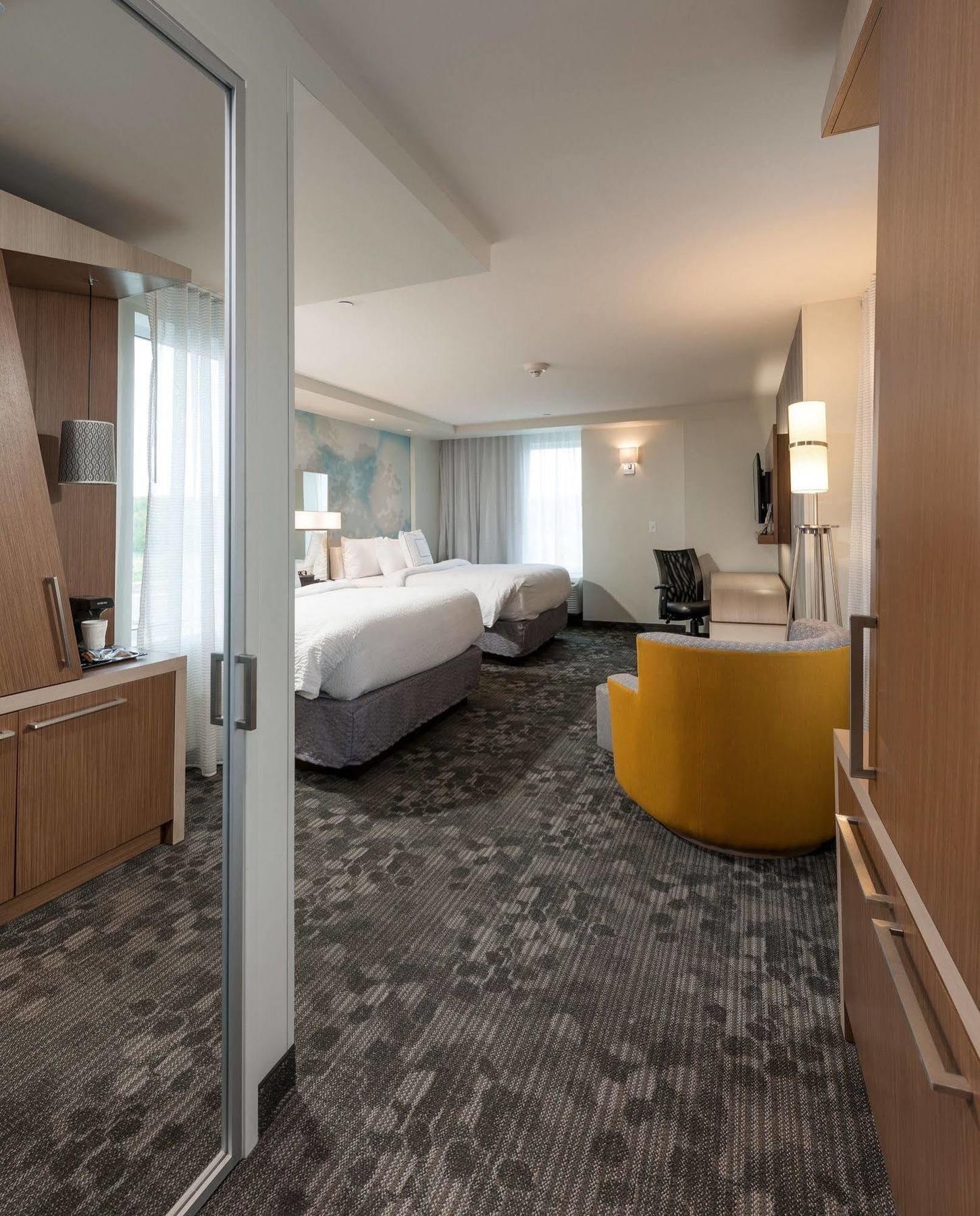 Отель Courtyard By Marriott Boston Littleton Экстерьер фото