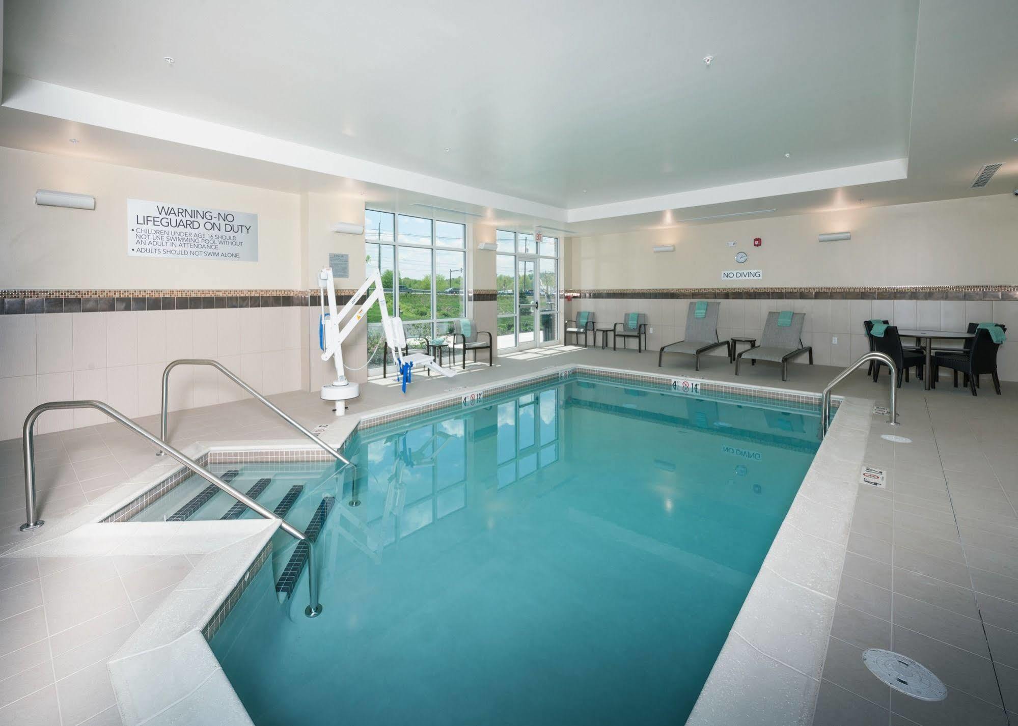 Отель Courtyard By Marriott Boston Littleton Экстерьер фото