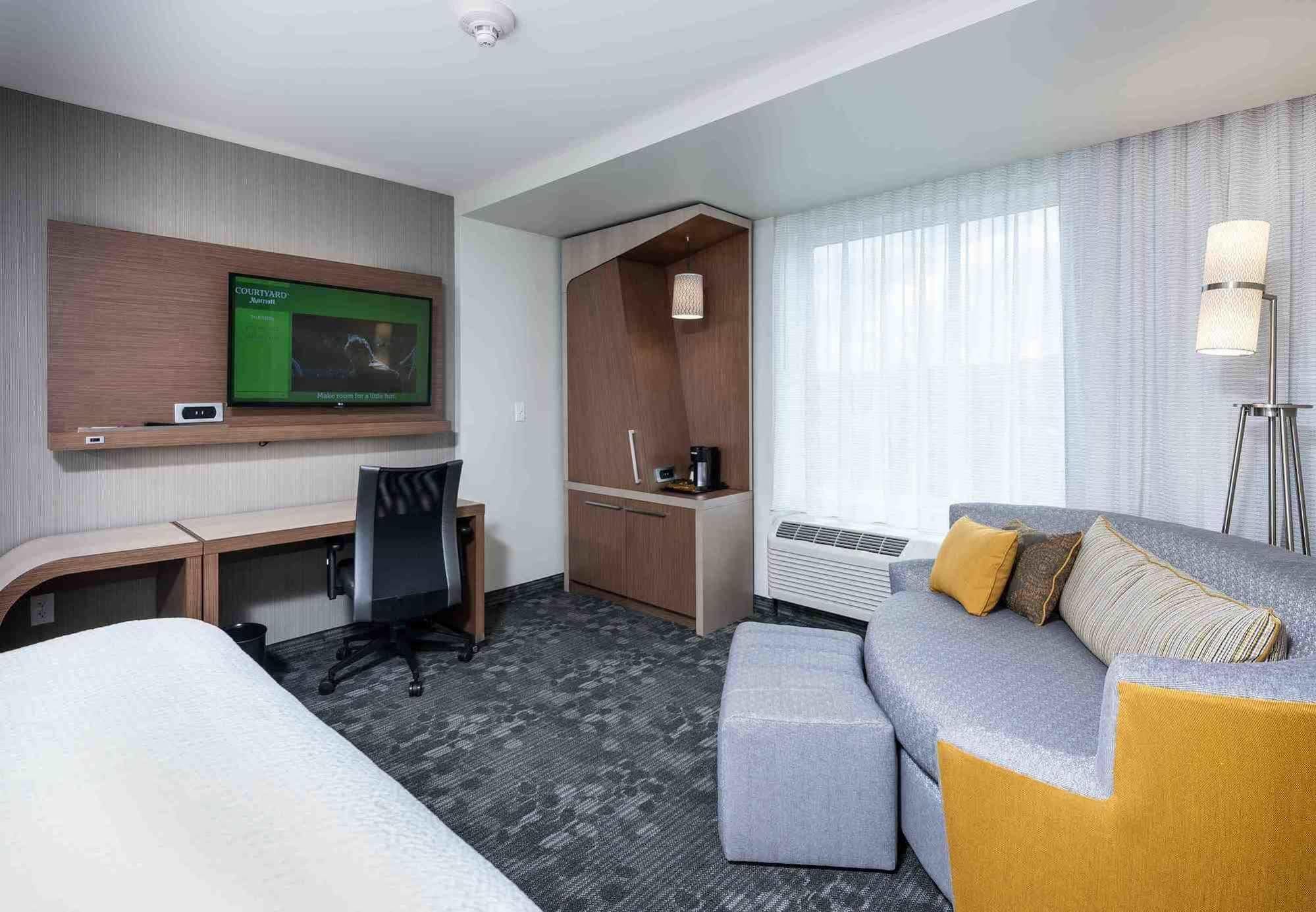 Отель Courtyard By Marriott Boston Littleton Экстерьер фото
