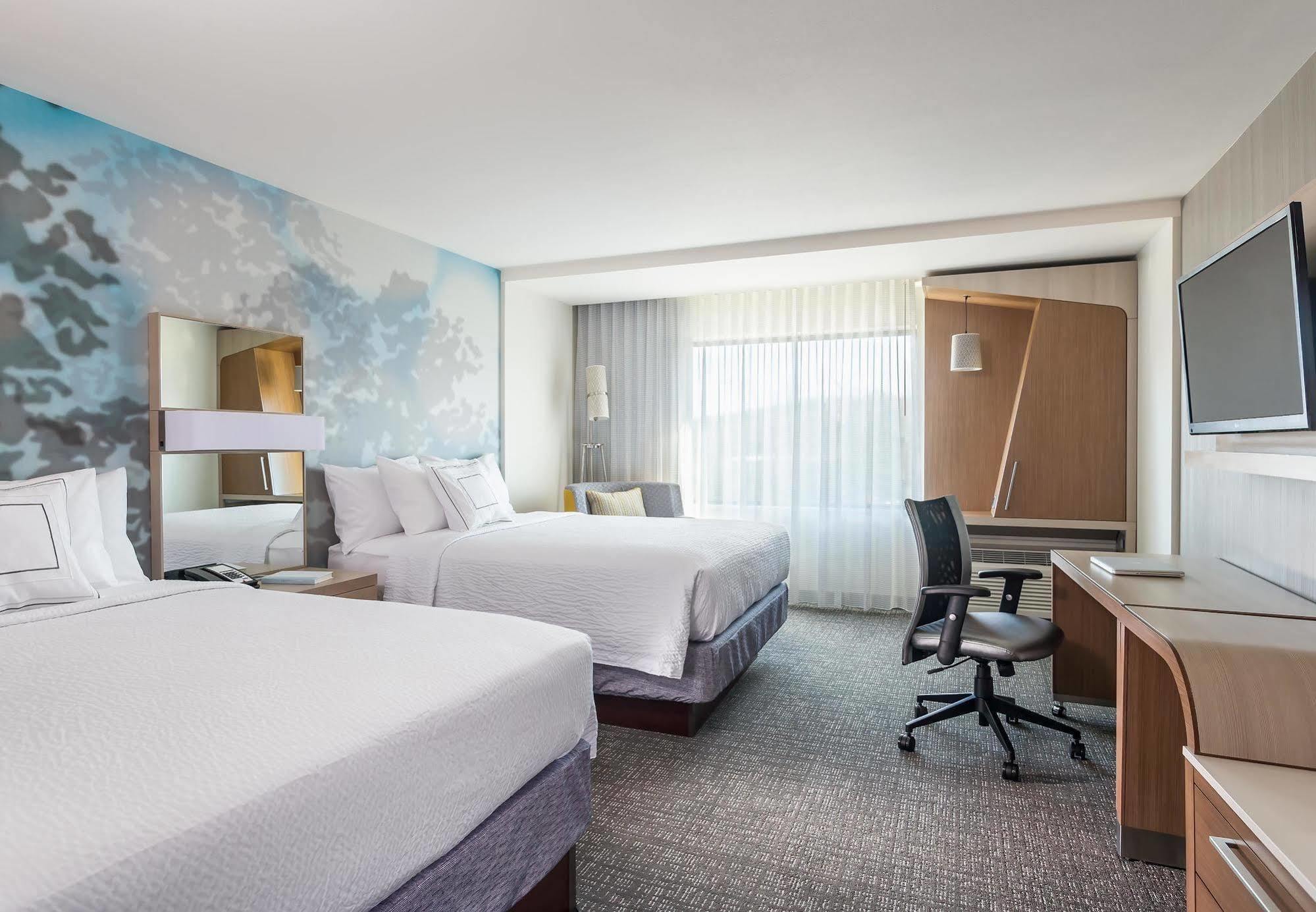 Отель Courtyard By Marriott Boston Littleton Экстерьер фото