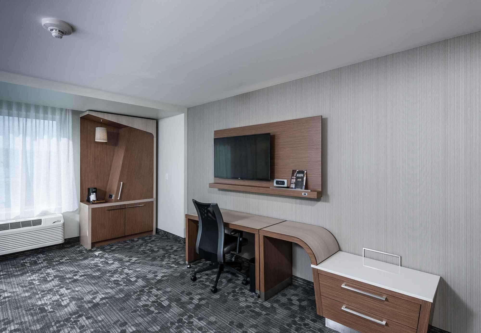 Отель Courtyard By Marriott Boston Littleton Экстерьер фото