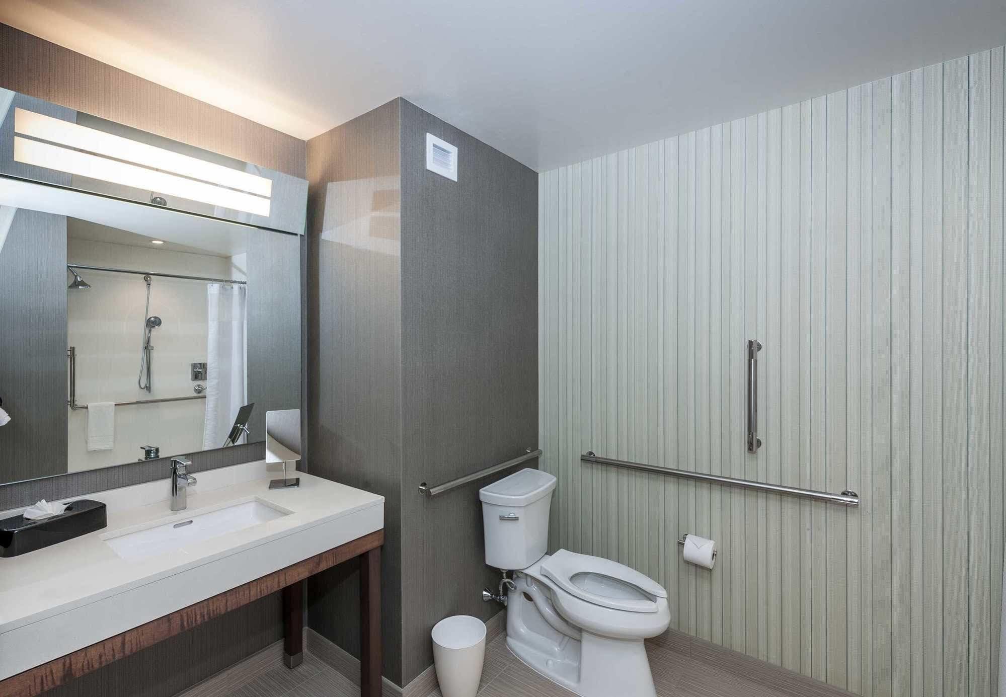 Отель Courtyard By Marriott Boston Littleton Экстерьер фото