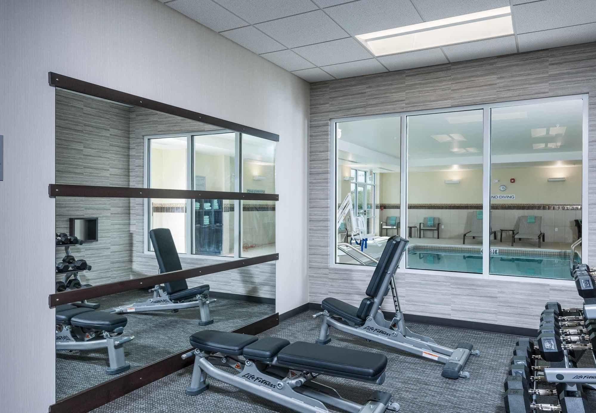 Отель Courtyard By Marriott Boston Littleton Экстерьер фото