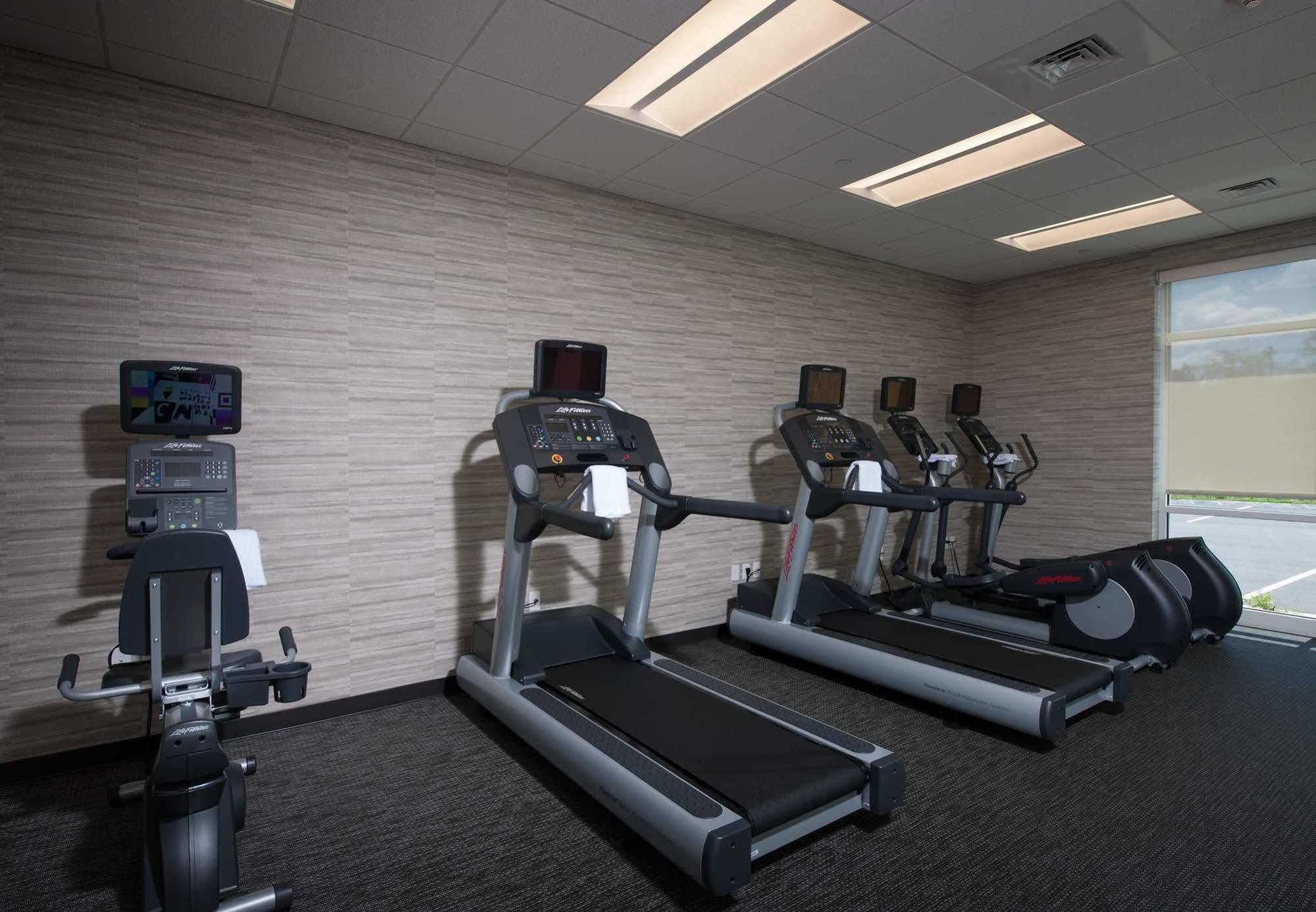 Отель Courtyard By Marriott Boston Littleton Экстерьер фото